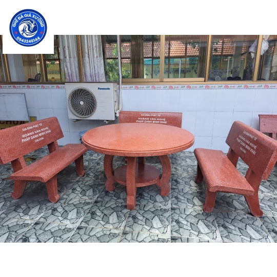 Bàn ghế đá tròn màu đỏ 