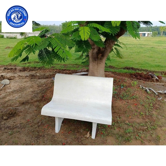 Ghế đá liền lưng màu trắng 