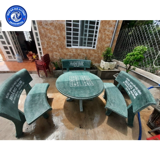 Bàn ghế đá màu tròn  xanh