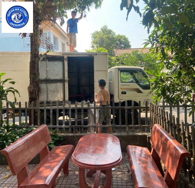 Bộ bàn ghế đá ovan đỏ